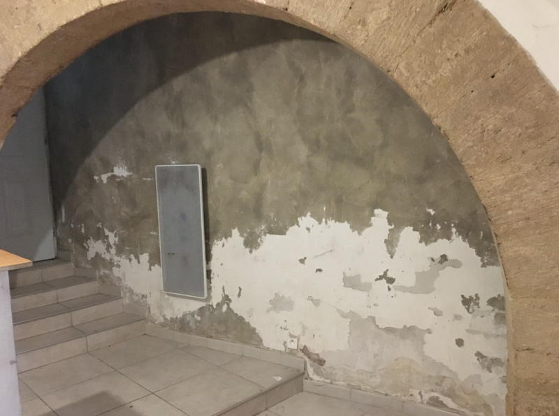 Lutte contre l'humidité avec traitement des remontées capillaires par boitier IPM à Béziers dans l’Hérault 