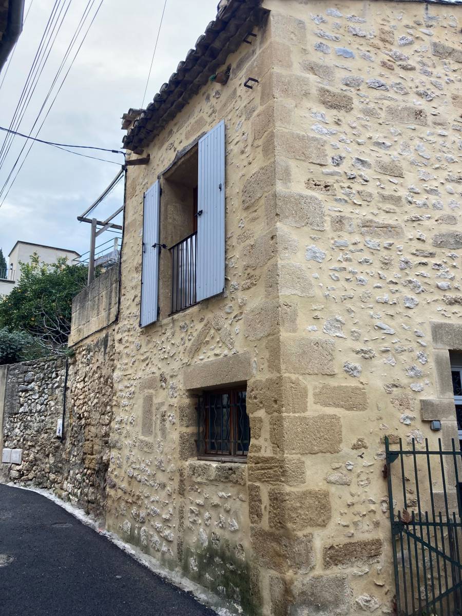 Assécher un mur humide à Nîmes Gard (30)